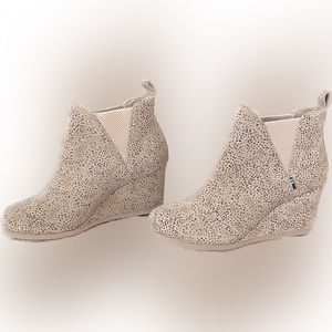 Toms ankle boots, leopard, never worn, wedge heel